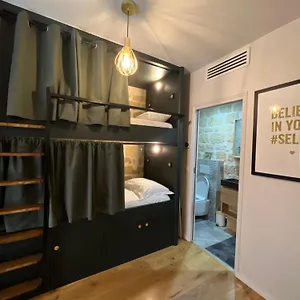 Fraternity-hotel Paris