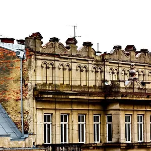  Otel Mini-hotel Under The Roof Ukrayna